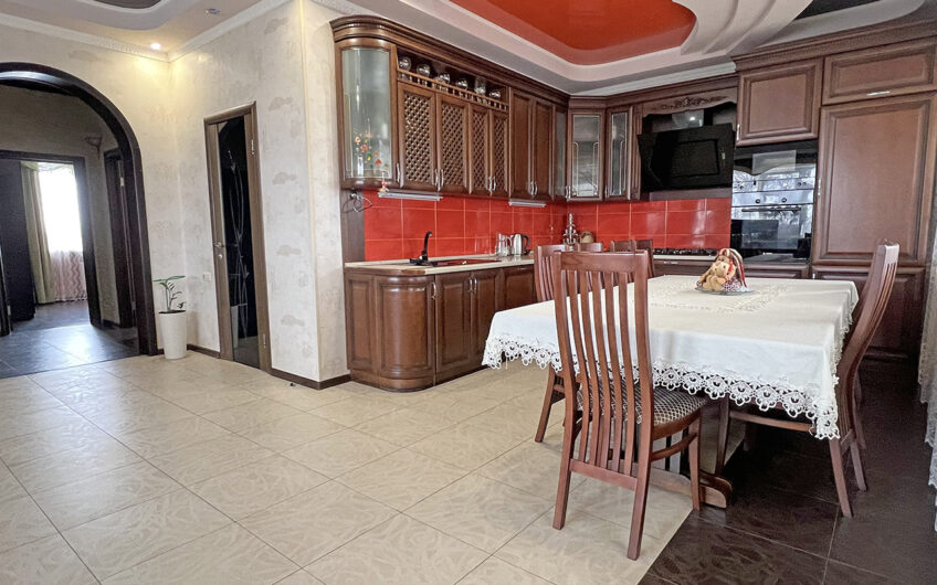 Дом 245 м² на участке 11 сот., х.Чигрина, 10 км от г.Славянск н/К