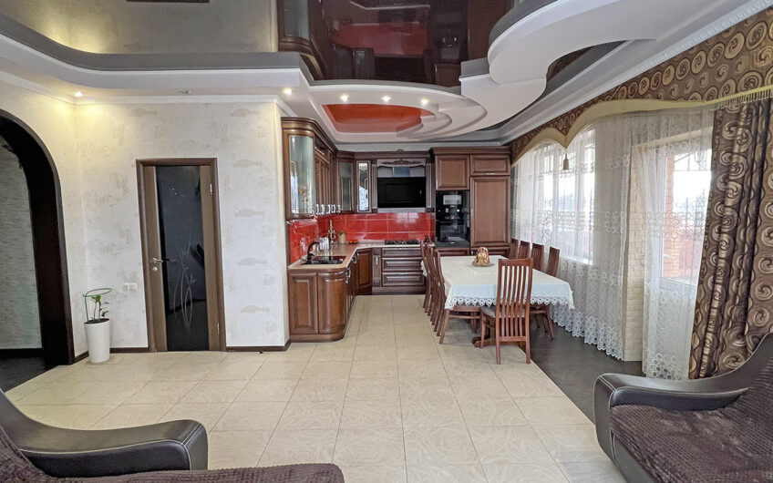 Дом 245 м² на участке 11 сот., х.Чигрина, 10 км от г.Славянск н/К