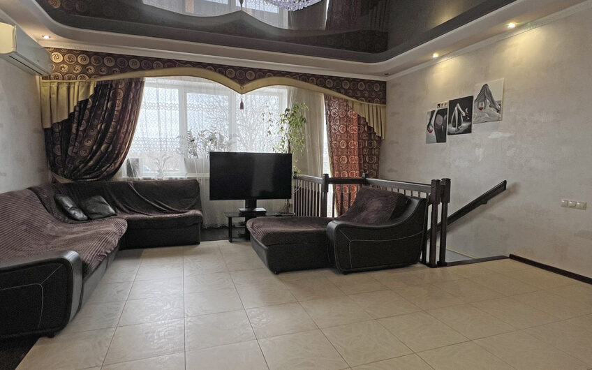 Дом 245 м² на участке 11 сот., х.Чигрина, 10 км от г.Славянск н/К