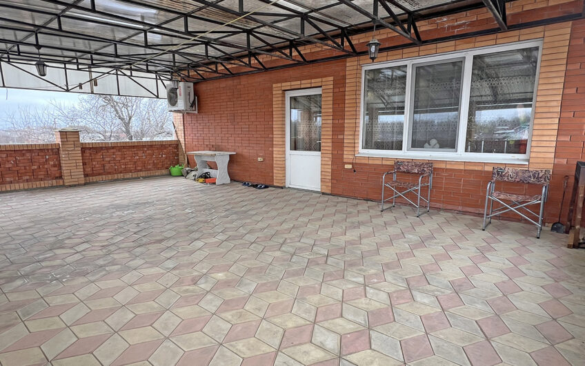 Дом 245 м² на участке 11 сот., х.Чигрина, 10 км от г.Славянск н/К