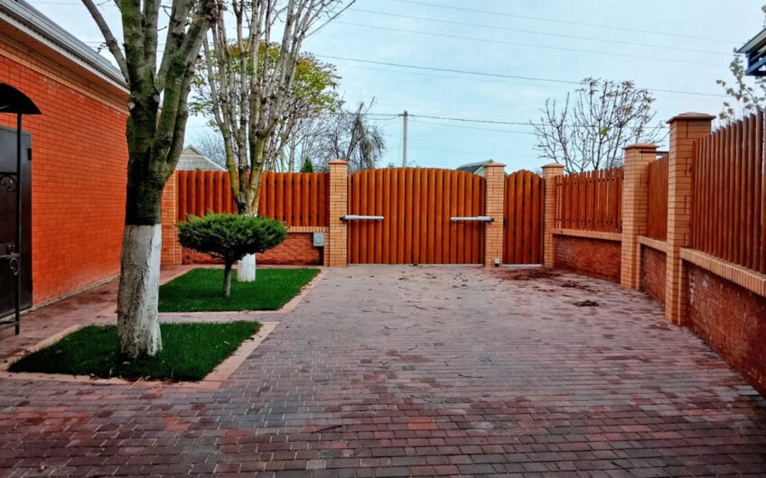 Дом 245 м² на участке 11 сот., х.Чигрина, 10 км от г.Славянск н/К