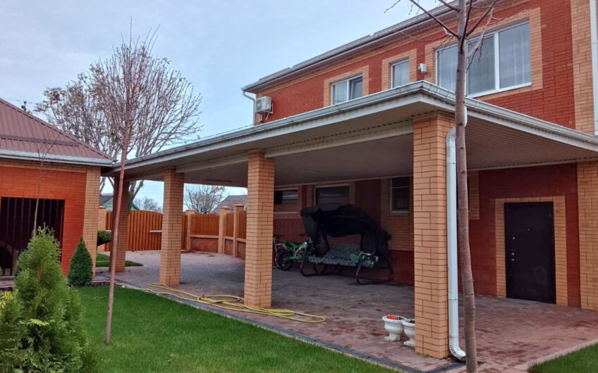 Дом 245 м² на участке 11 сот., х.Чигрина, 10 км от г.Славянск н/К