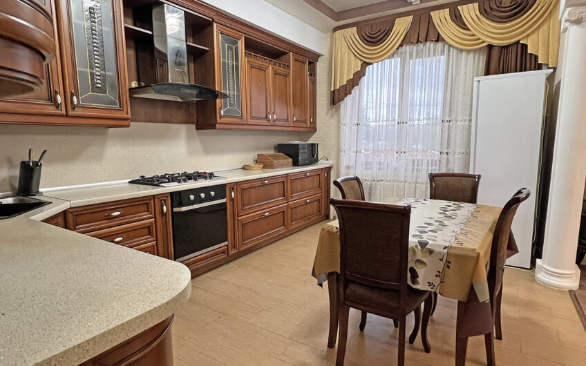 Дом 180 м² на участке 8 сот., г.Славянск-на-Кубани, Центральная усадьба Сад-Гигант