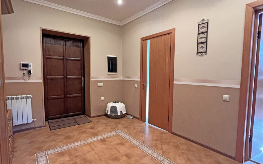 Дом 215 м² на участке 50 сот., х.Ставки