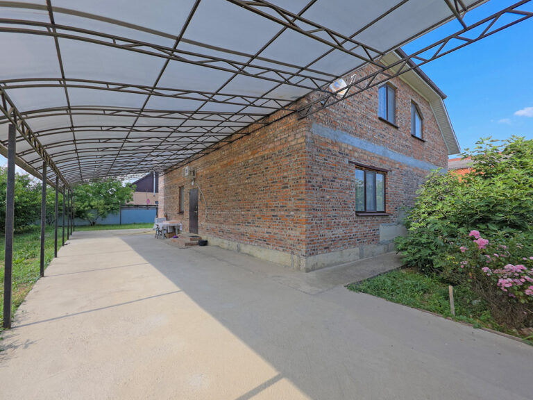 Дом 240 м² на участке 8 сот., г.Славянск-на-Кубани