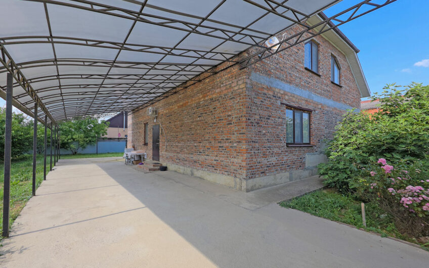 Дом 240 м² на участке 8 сот., г.Славянск-на-Кубани